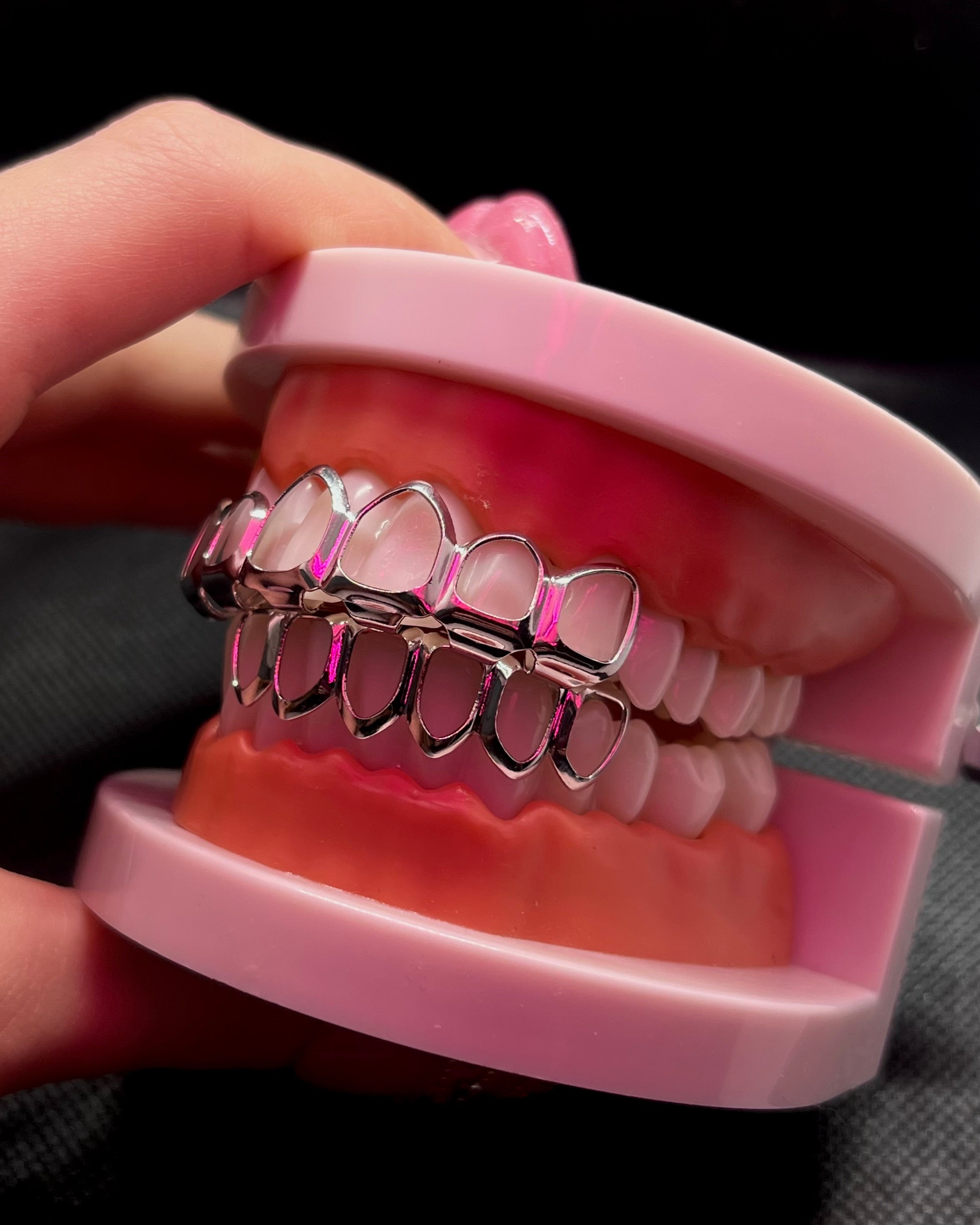 Upper + bottom teeth grillz (2pcs)