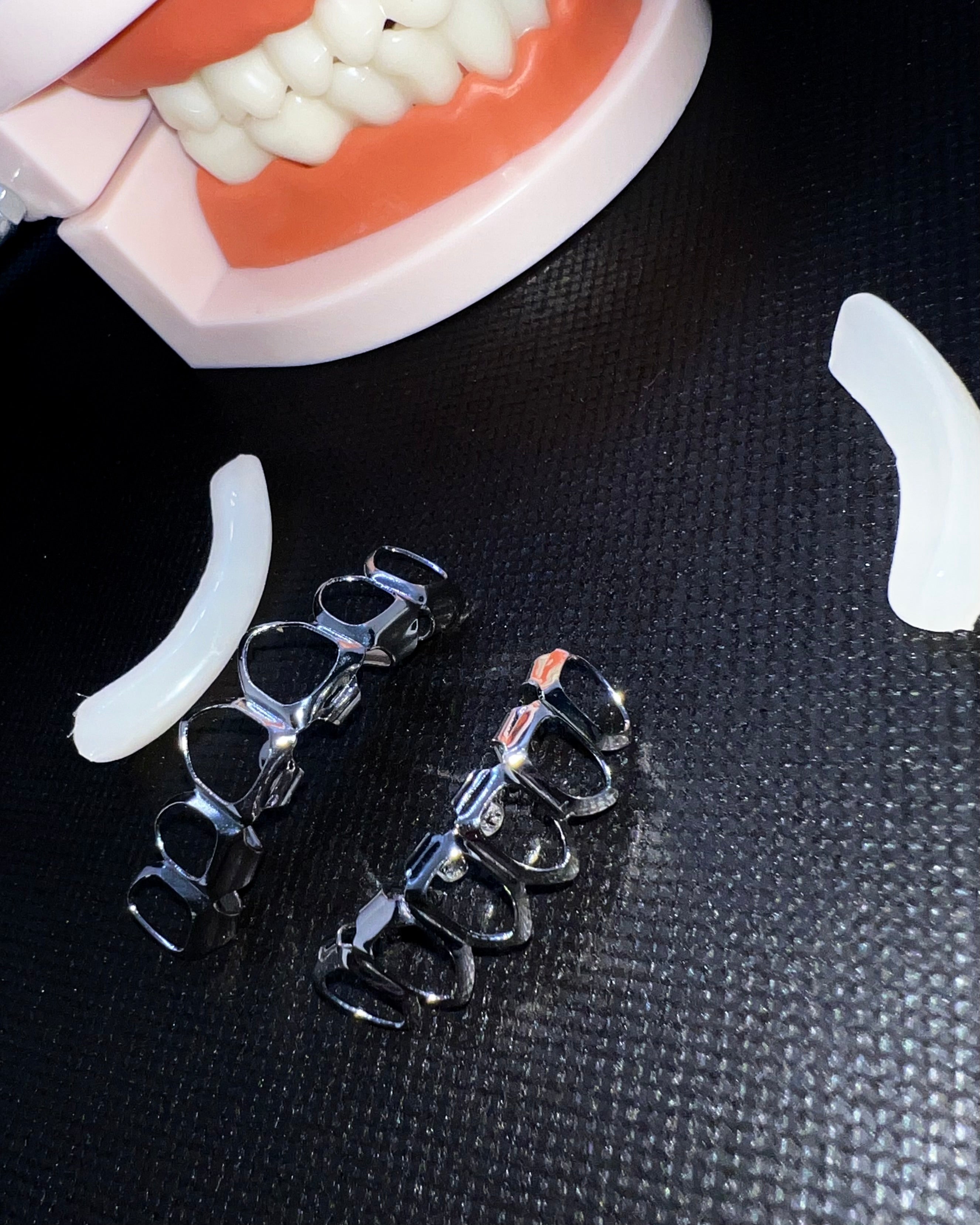 Upper + bottom teeth grillz (2pcs)