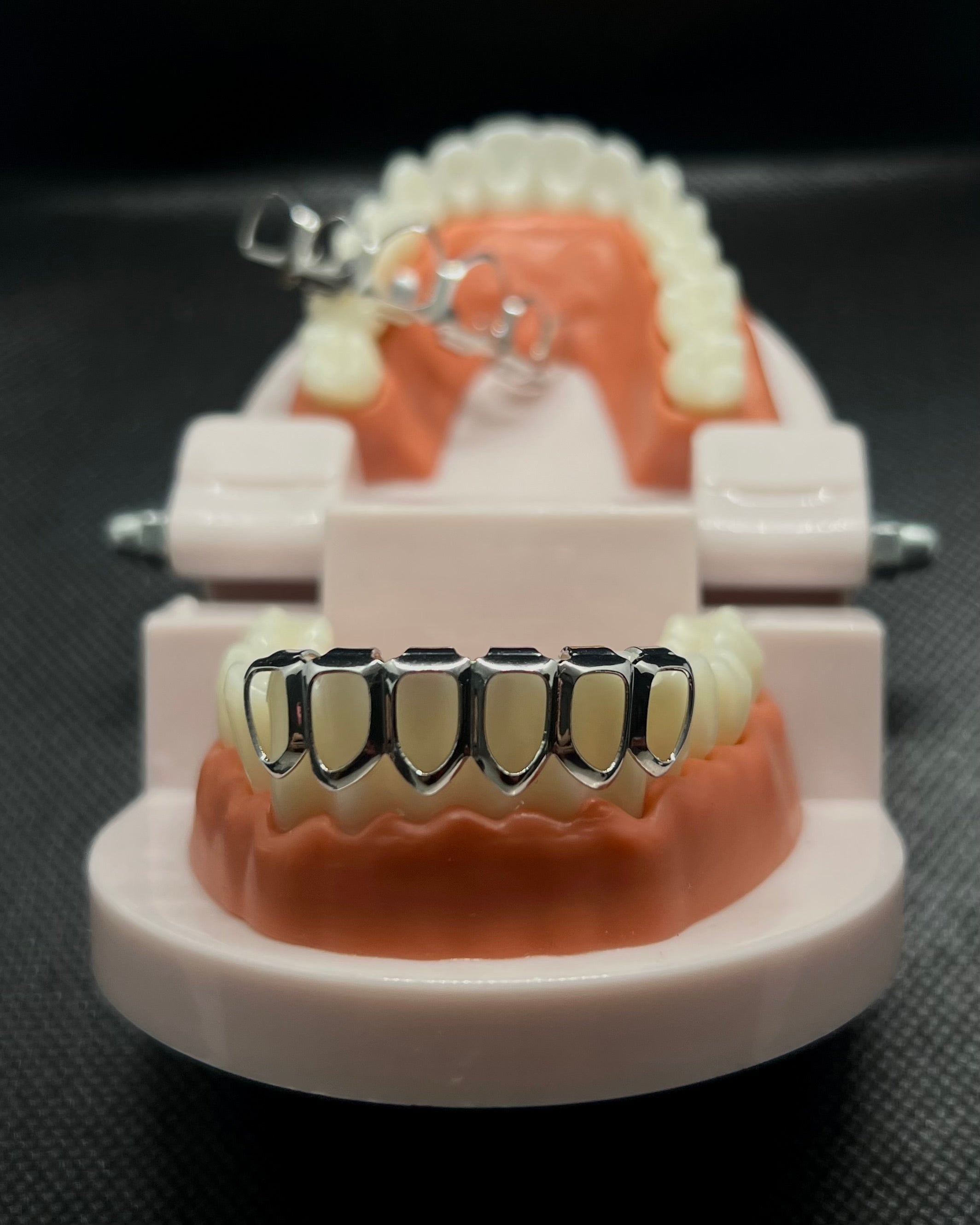 Upper + bottom teeth grillz (2pcs)
