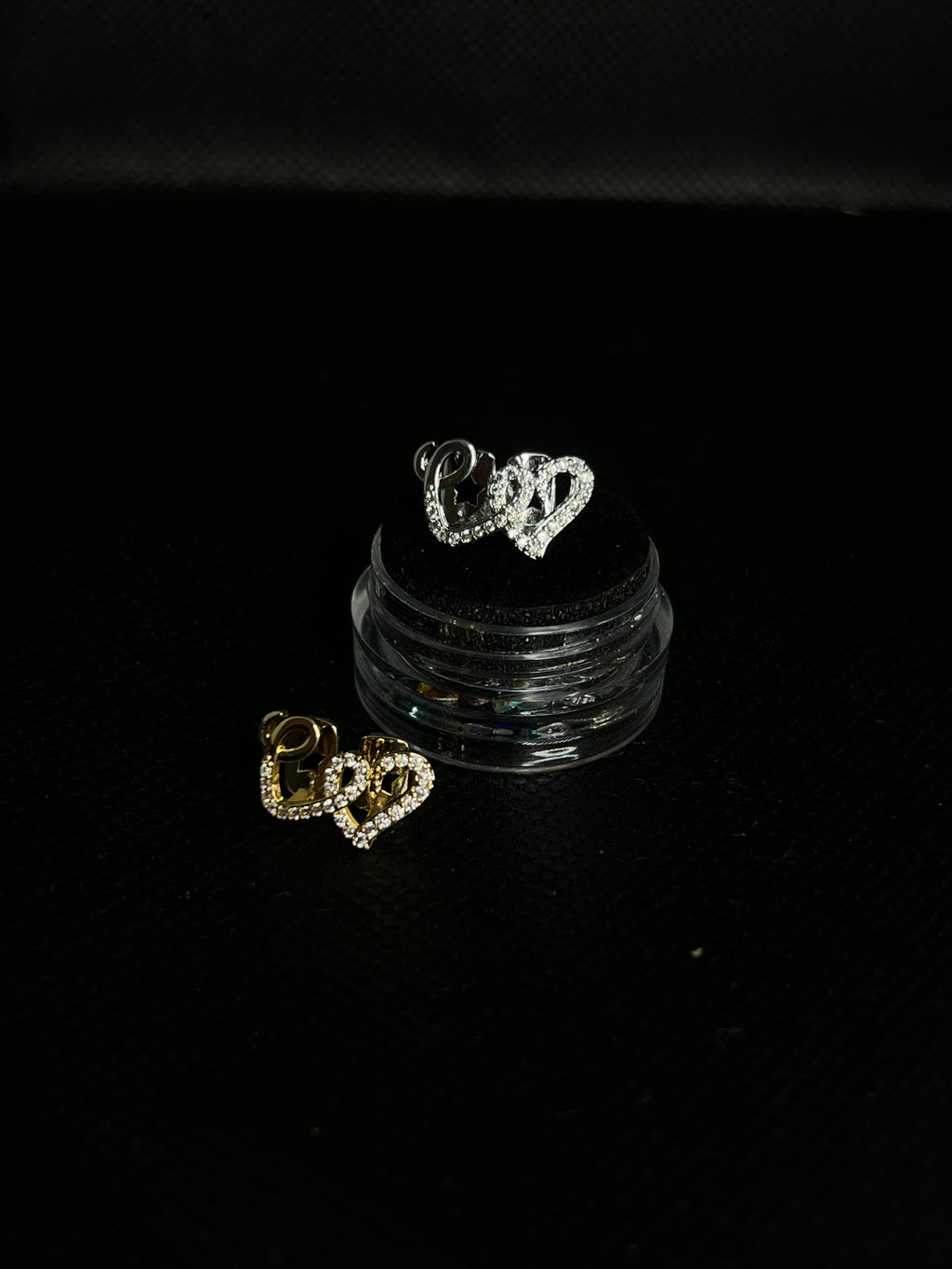 Heart-shaped grillz with gems