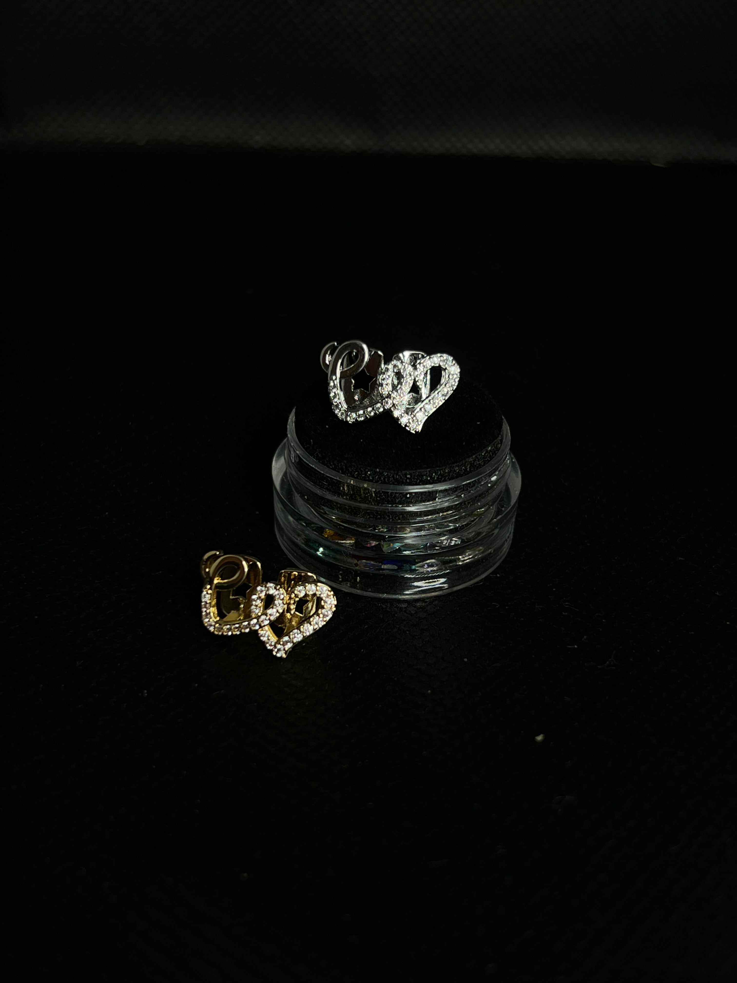 Heart-shaped grillz with gems