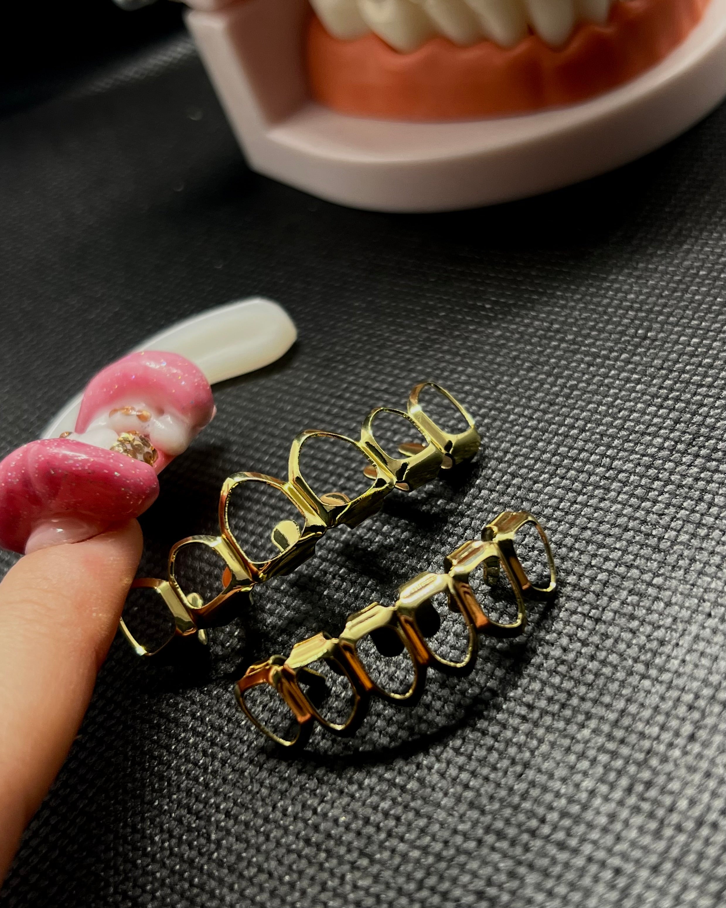 Upper + bottom teeth grillz (2pcs) GOLD