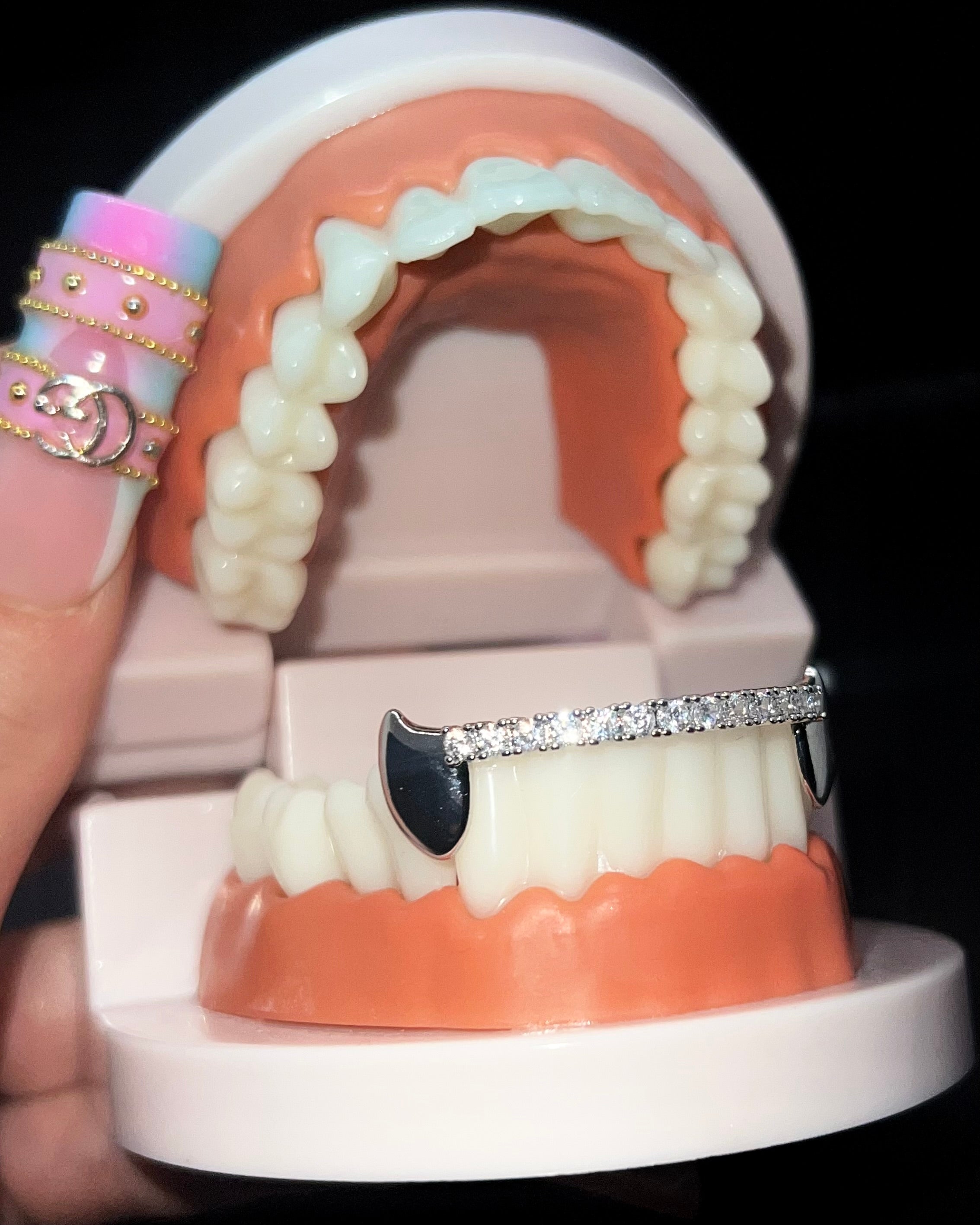Bottom teeth grillz