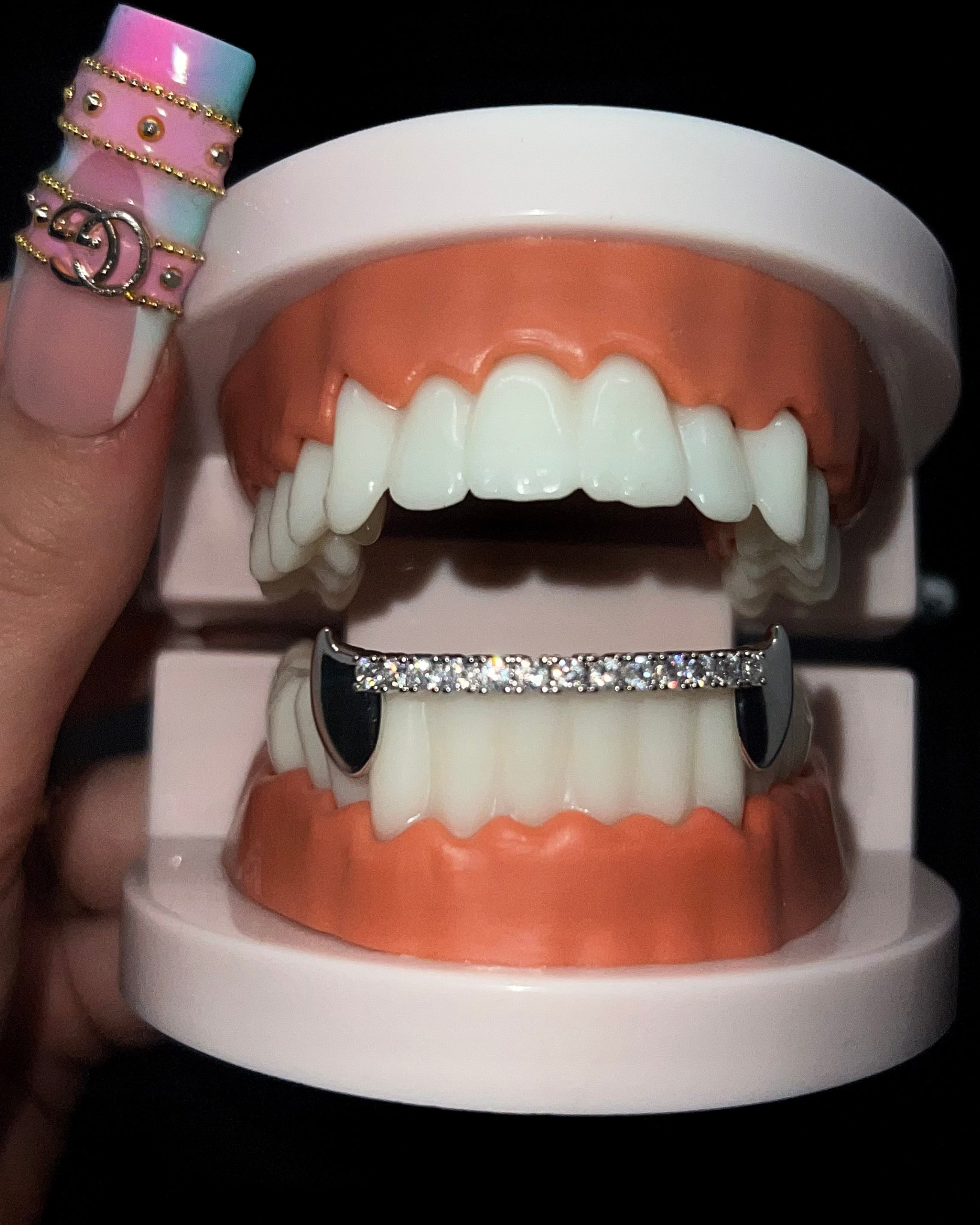 Bottom teeth grillz