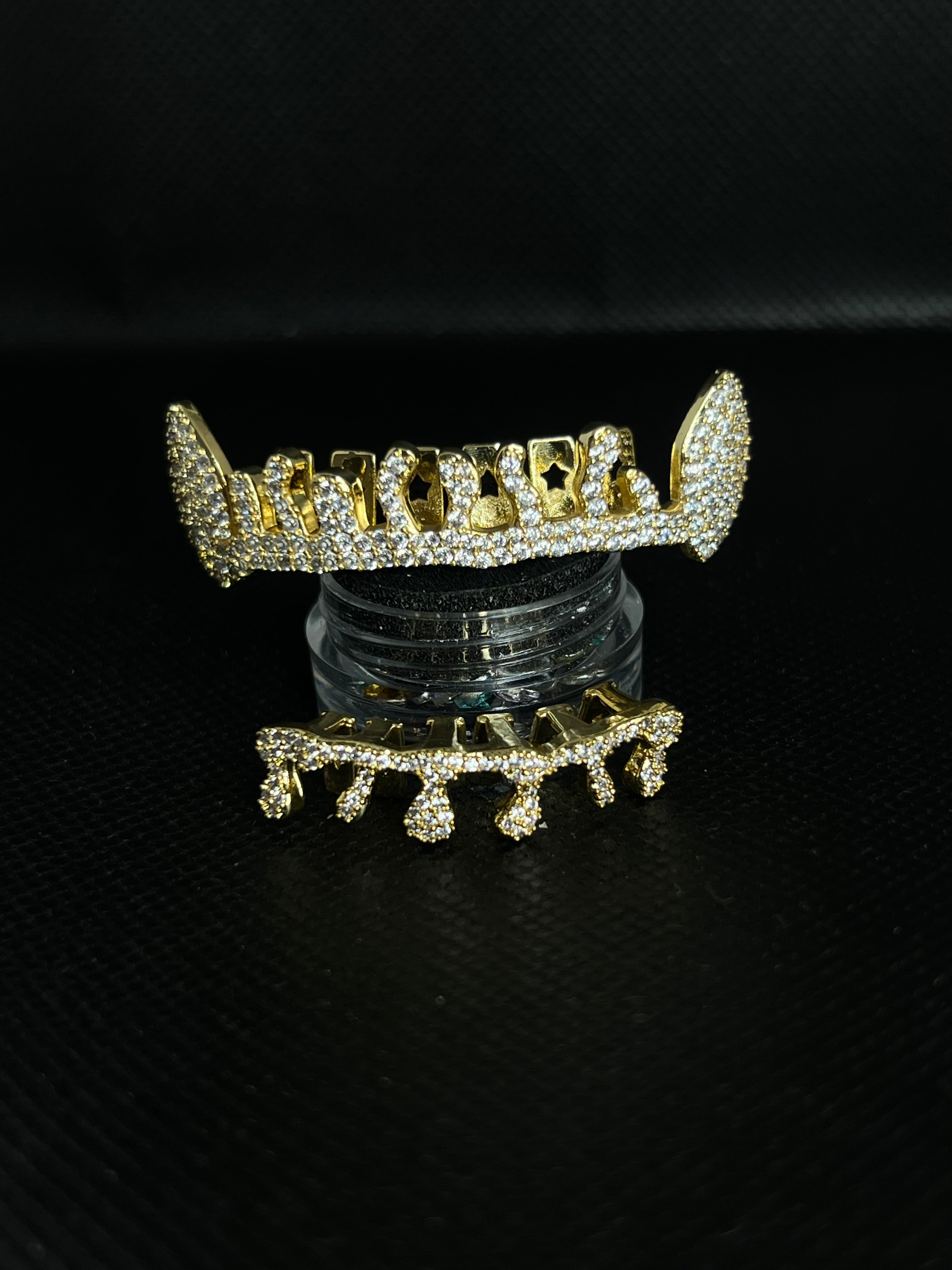 Upper + Bottom teeth grillz with gems