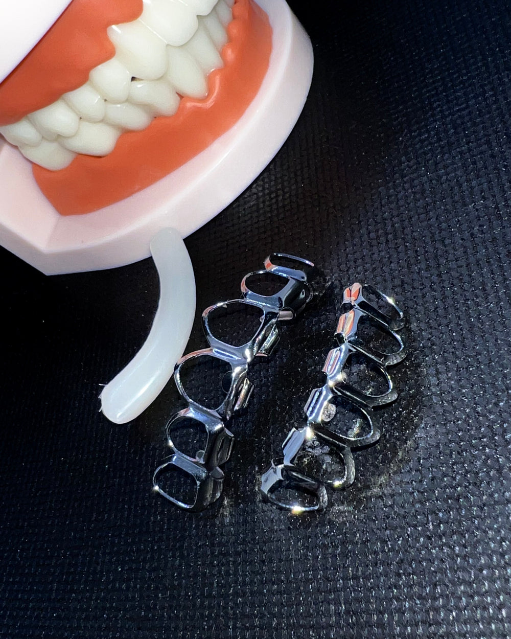 Upper + bottom teeth grillz (2pcs)