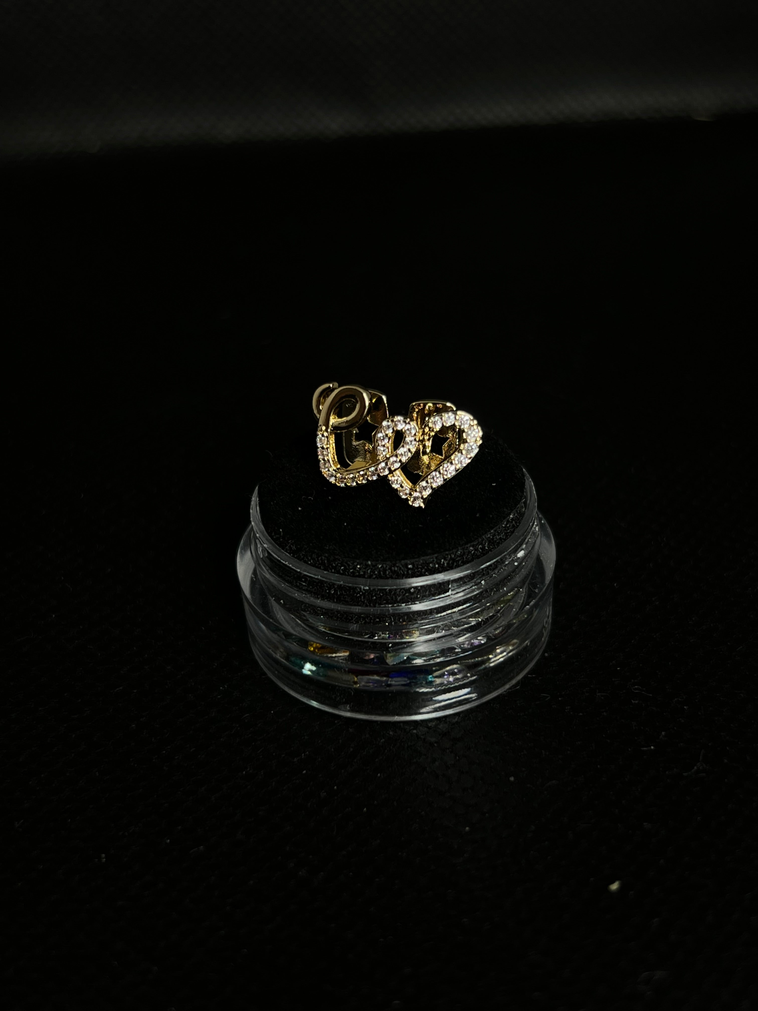 Heart-shaped grillz with gems