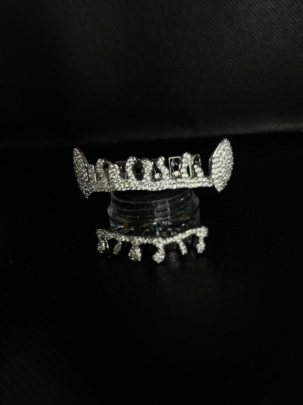 Upper + Bottom teeth grillz with gems