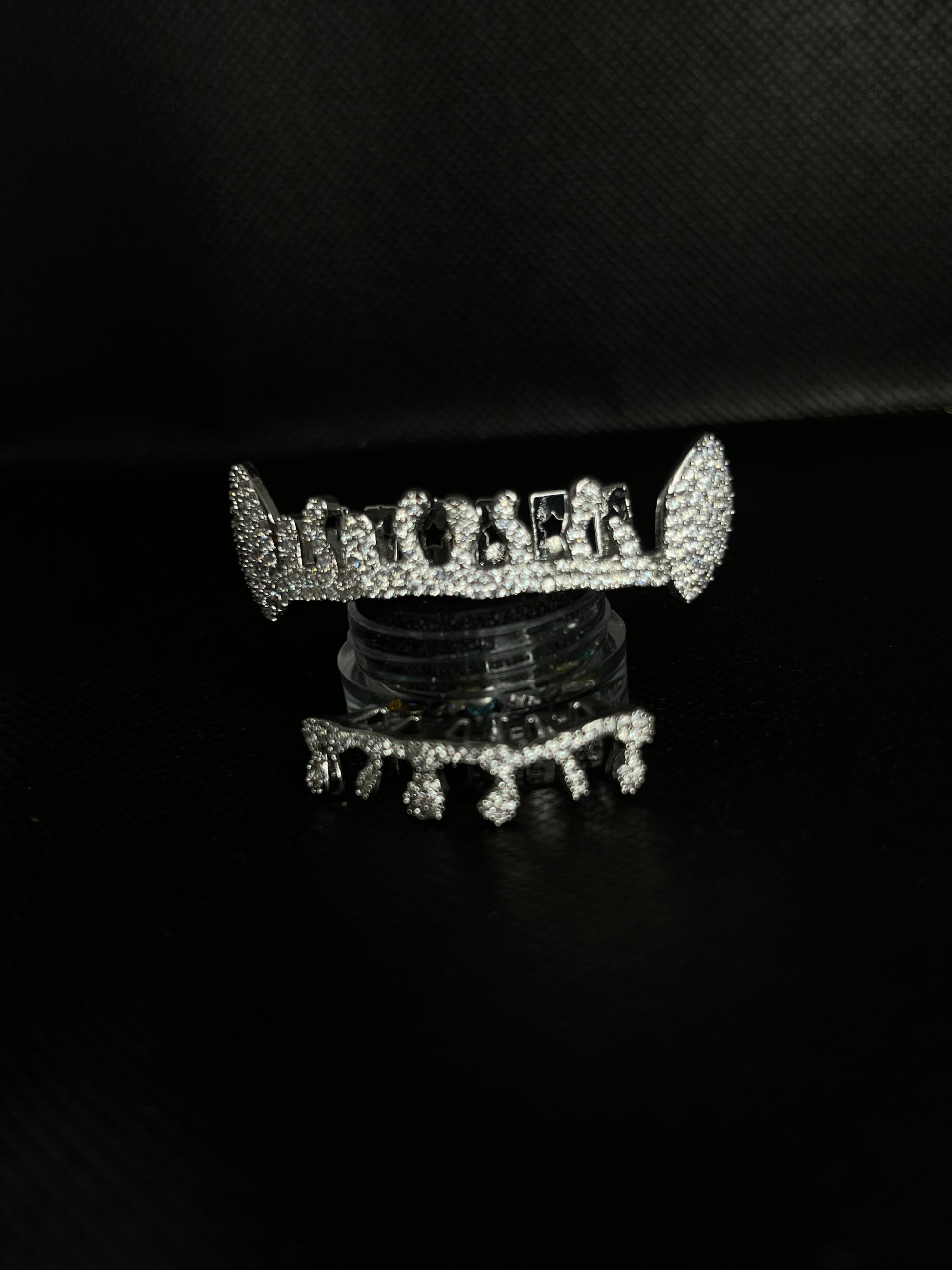 Upper + Bottom teeth grillz with gems