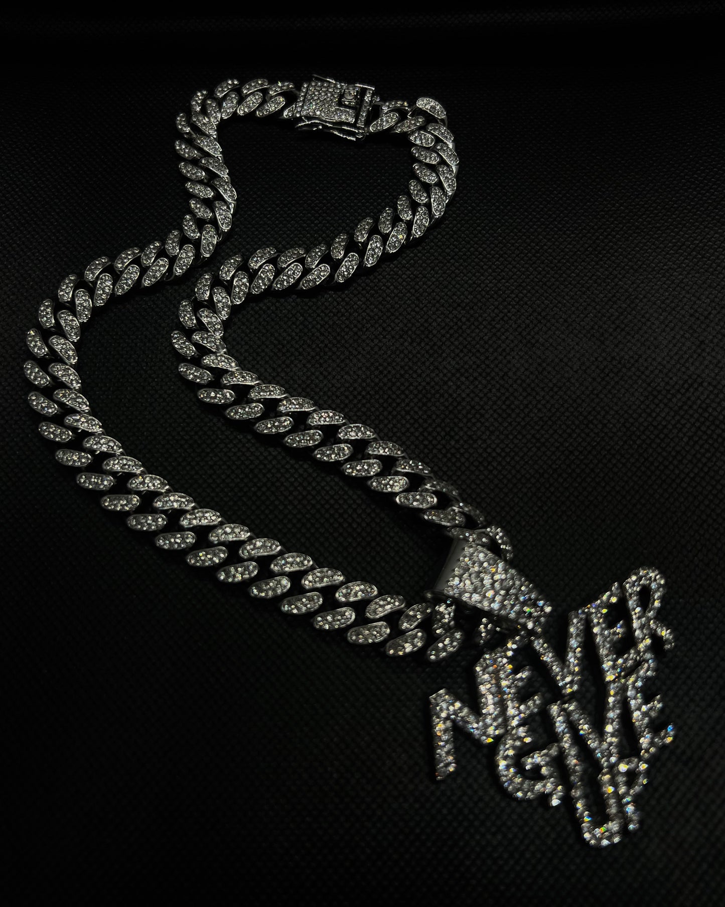 ICED OUT chain with pendant “never give up”