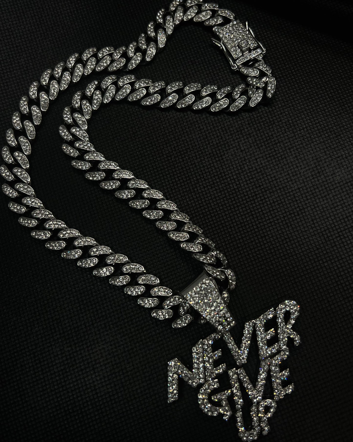 ICED OUT chain with pendant “never give up”