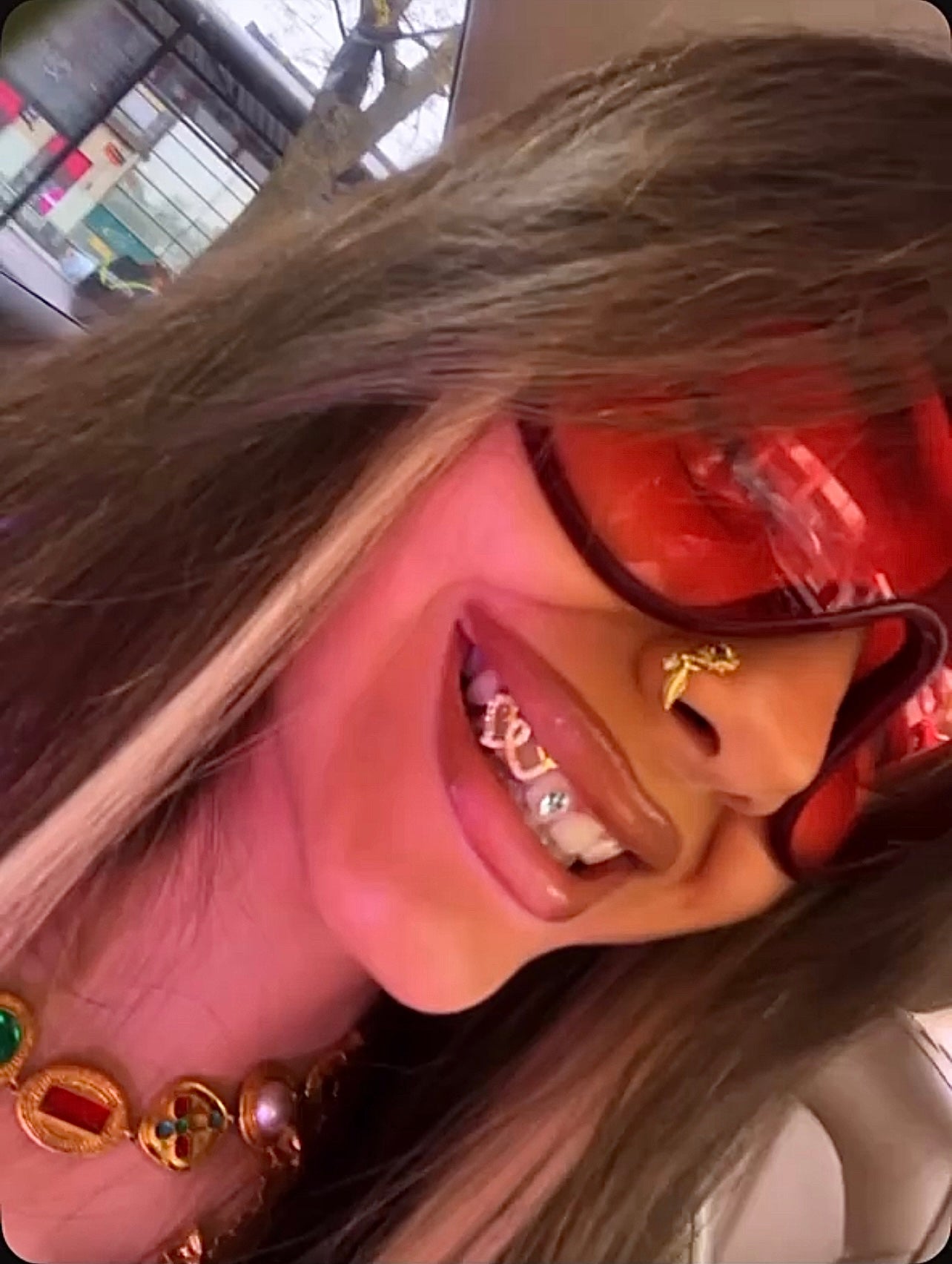 Heart-shaped grillz with gems