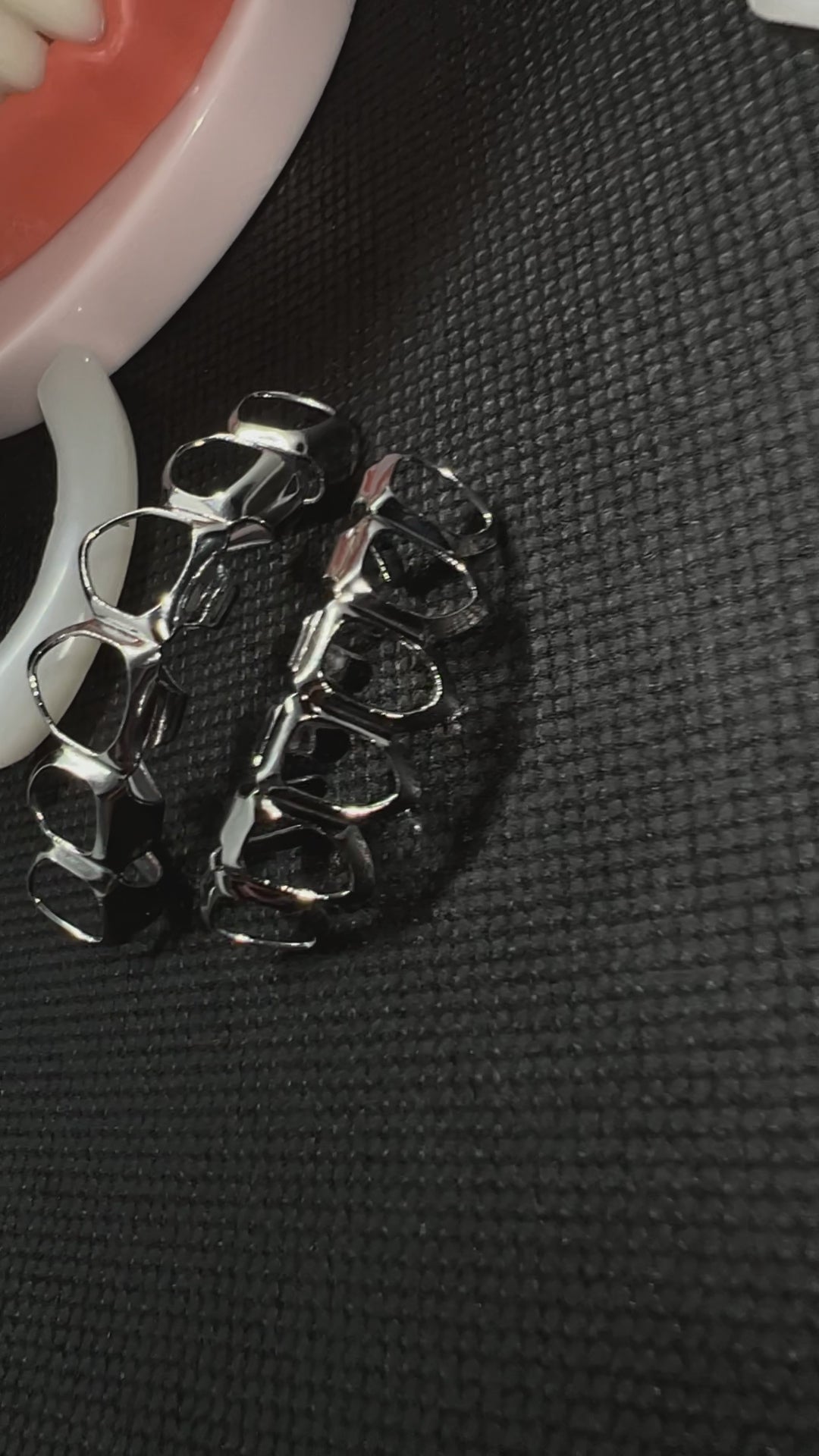 Upper + bottom teeth grillz (2pcs)