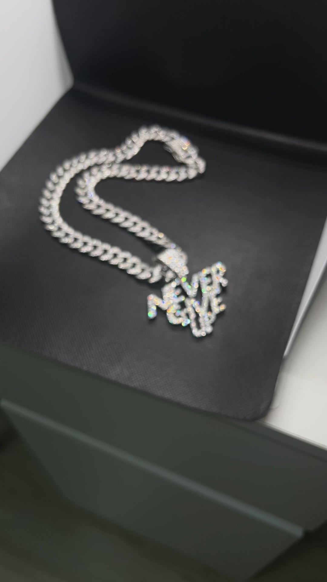 ICED OUT chain with pendant “never give up”